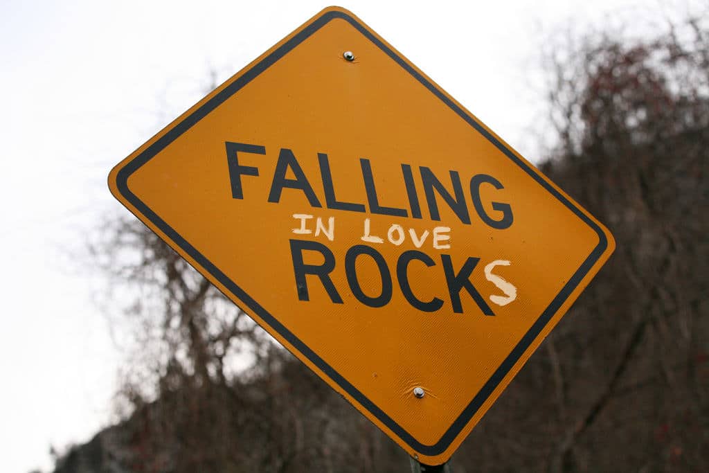 Falling in love rocks sign