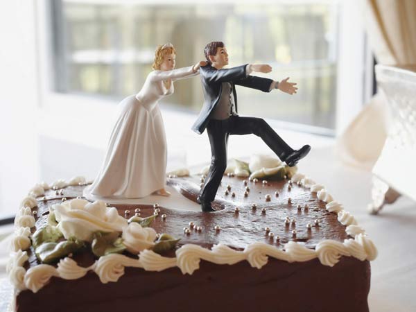 Running away wedding cake