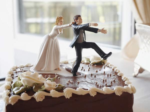 Running away wedding cake
