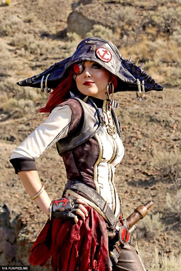 Stunning Captain Scarlett (Borderlands 2) Cosplay