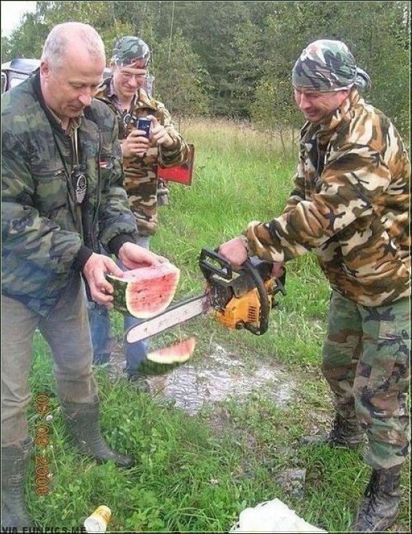 The proper way to cut a water melon