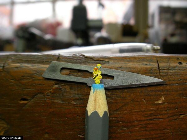 Incredible piece of sculpture work on tip of pencil