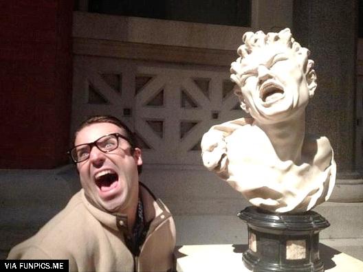 people imitate statues so well 1