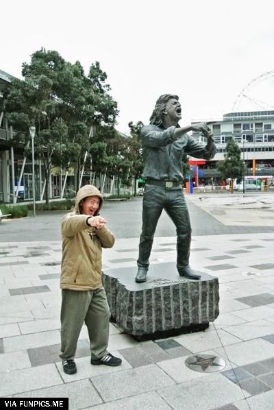 people imitate statues so well 10