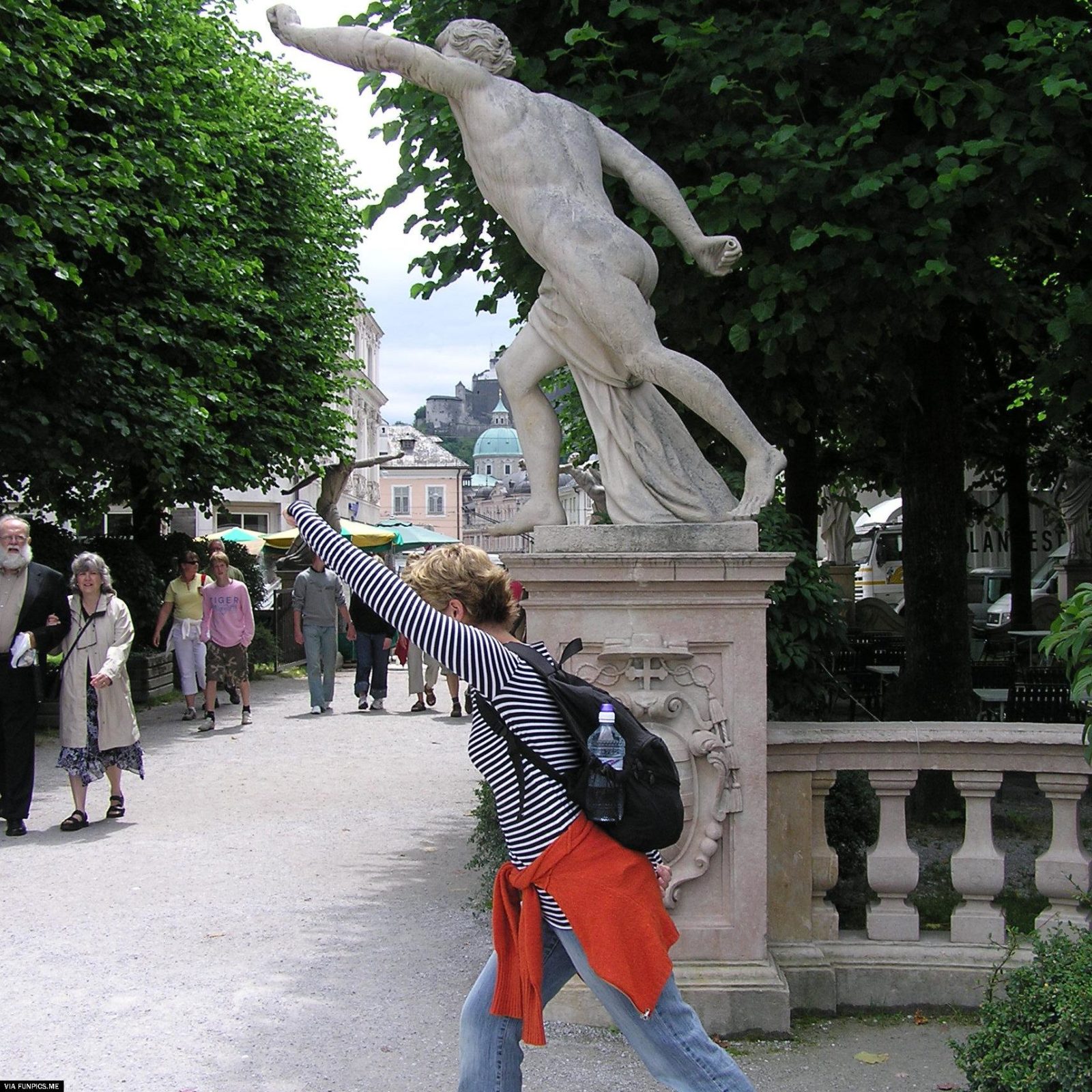people imitate statues so well 18