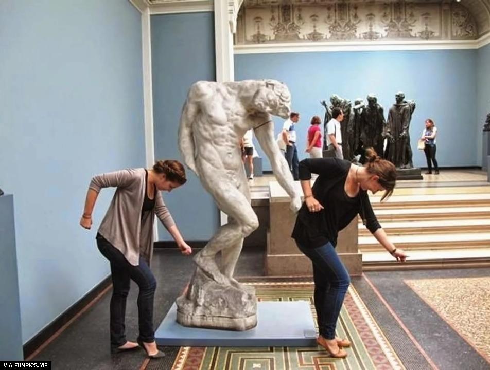people imitate statues so well 3
