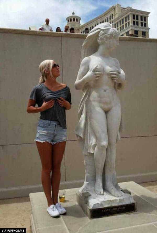 people imitate statues so well 8