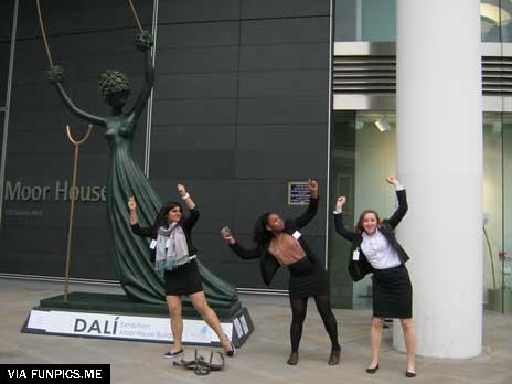 people imitate statues so well 5