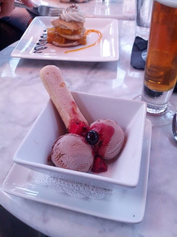 this-is-how-i-serve-ice-cream-to-the-mean-customers